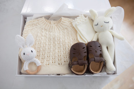 Farm Friends Newborn Gift Set - Bamboo Baby Gown and Hat – Emerson and  Friends