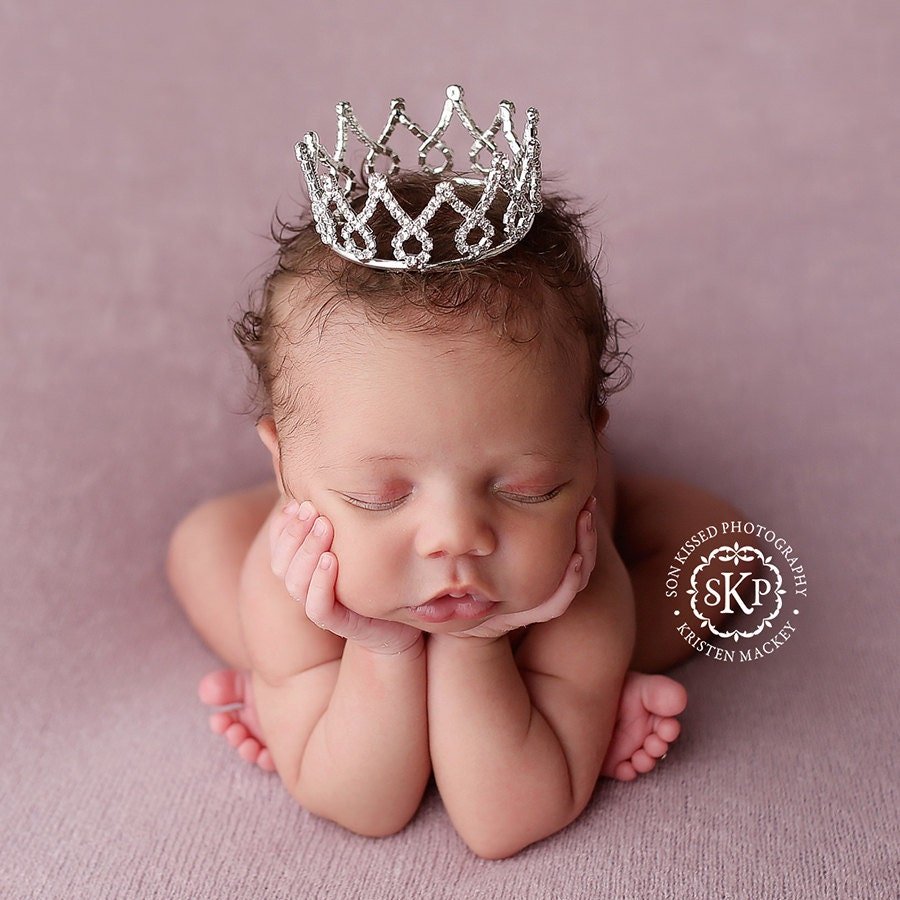 Load image into Gallery viewer, mini crown photo prop - Cheerful Lane
