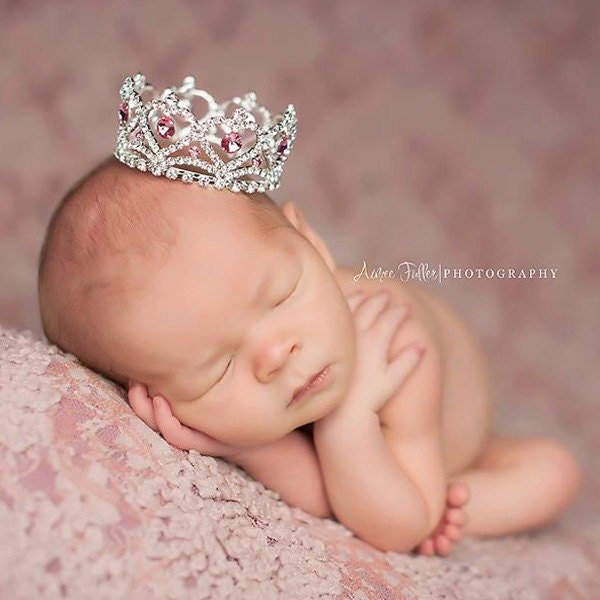 newborn crown for baby photos - Cheerful Lane